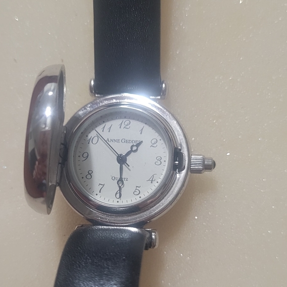 Anne Geddes Watch - Picture 2 of 3